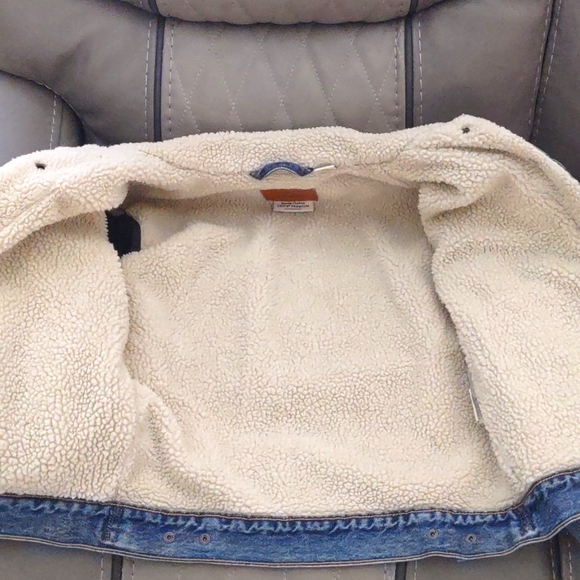 Levi's Women's Medium Wash Sherpa Trucker Jacket - Picture 6 of 9